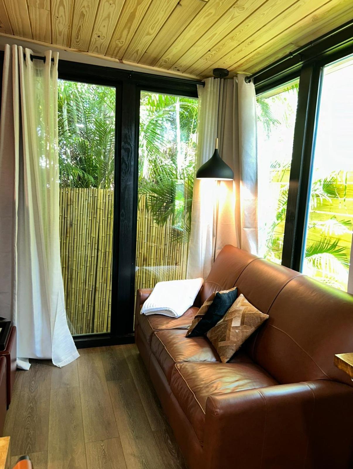 Sweet Tiny Cabin Tampa Extérieur photo